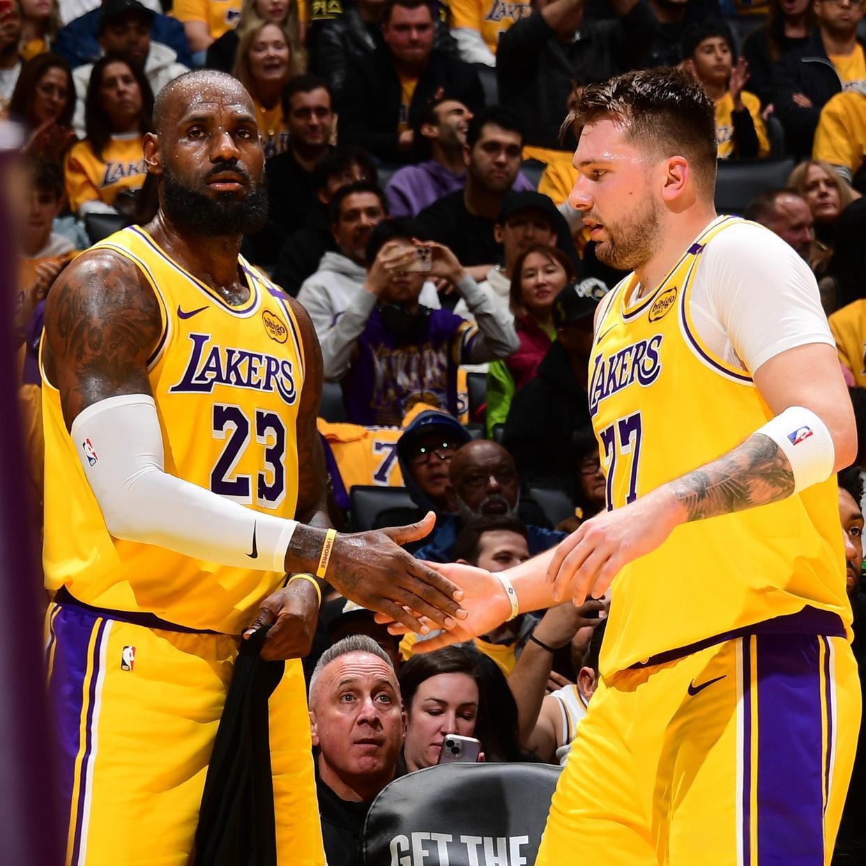 东契奇迎来十赛季出色发挥，热火观众热烈欢呼！