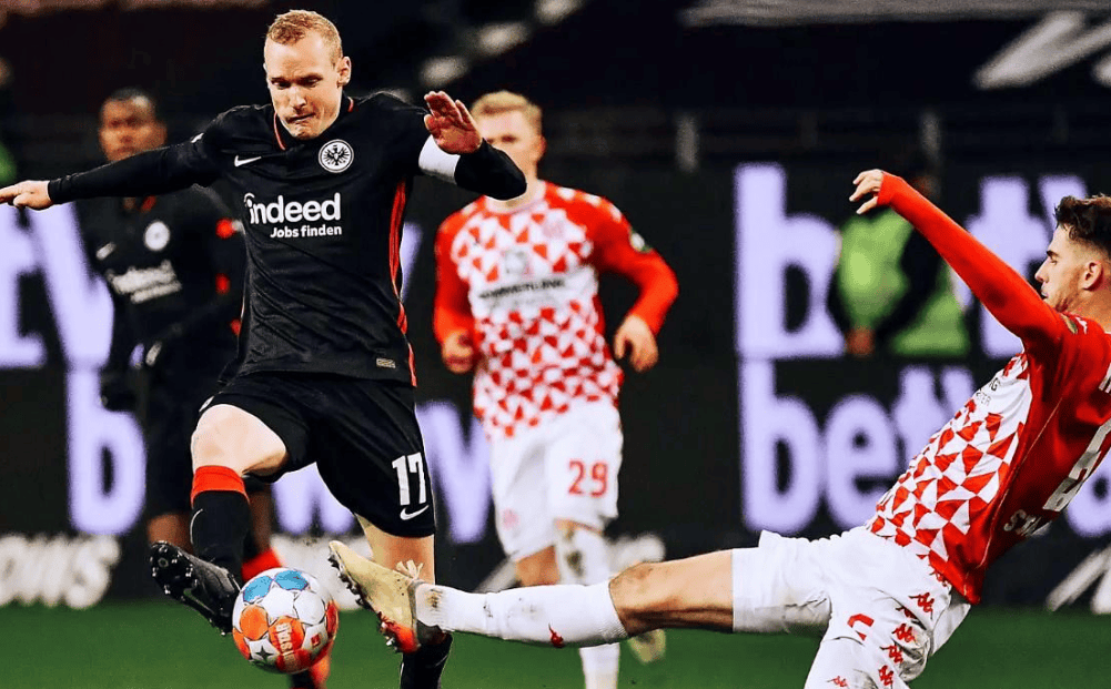 包含转折点切尔西单刀错失,荷甲加时末段攻防权衡,气氛紧张,阵容厚度经受考验的词条 包含转折点切尔西单刀错失,荷甲加时末段攻防权衡,气氛紧张,阵容厚度经受考验的词条