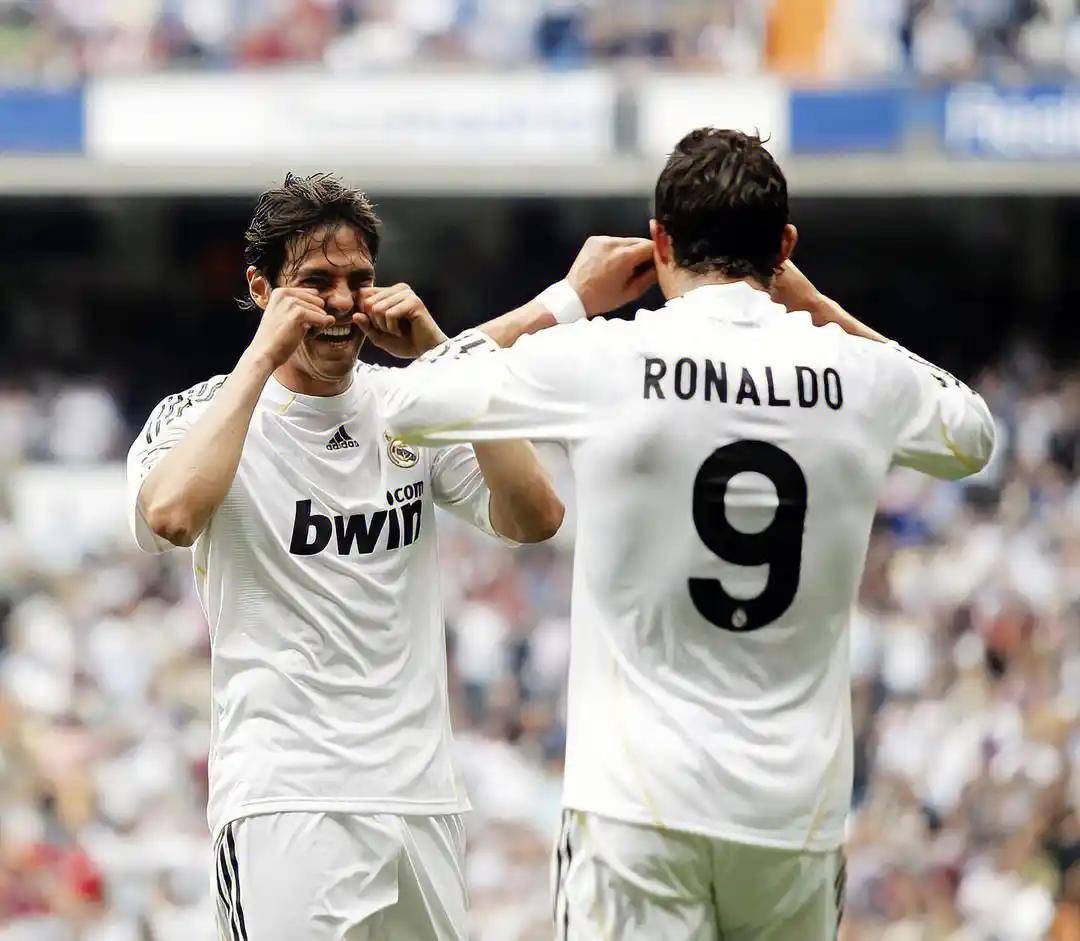 C罗在巴黎圣日耳曼比赛中出色防守AC米兰复出首秀备战葡超，现场解说直呼：里昂调整名单备战NBA季后赛的简单介绍